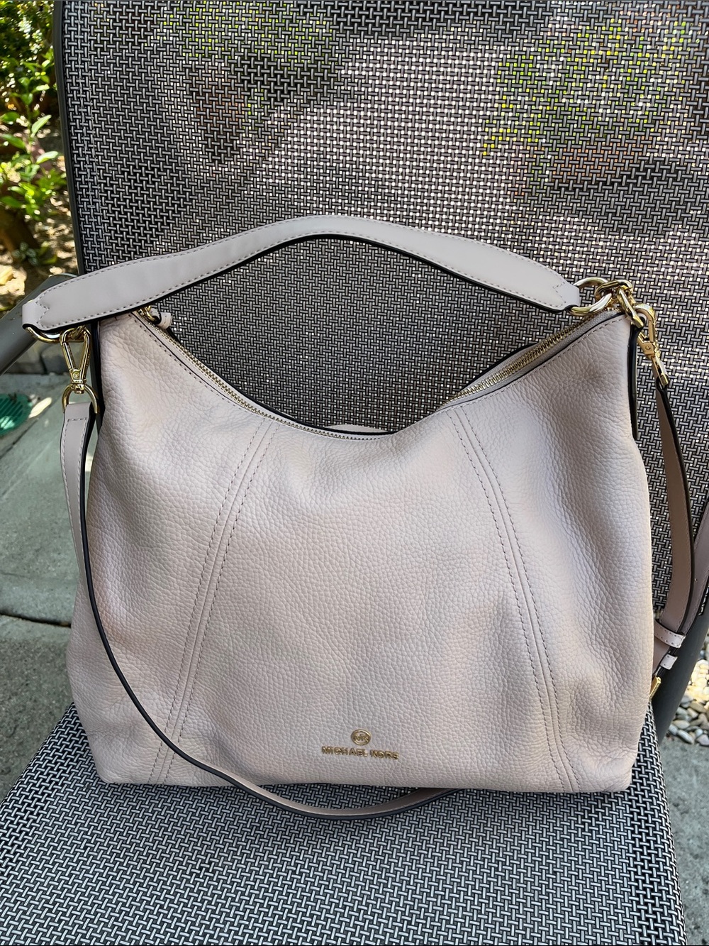 Michael Kors Pebbled Leather Casual Hobo Shoulder Bag in Pale Pink